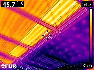 施工、未施工部の屋根温度差は約19℃ 場内温度は2.6℃低下